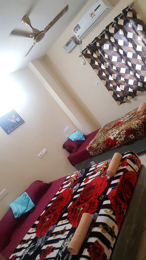 Krish Rooms And Stay شيناي المظهر الخارجي الصورة