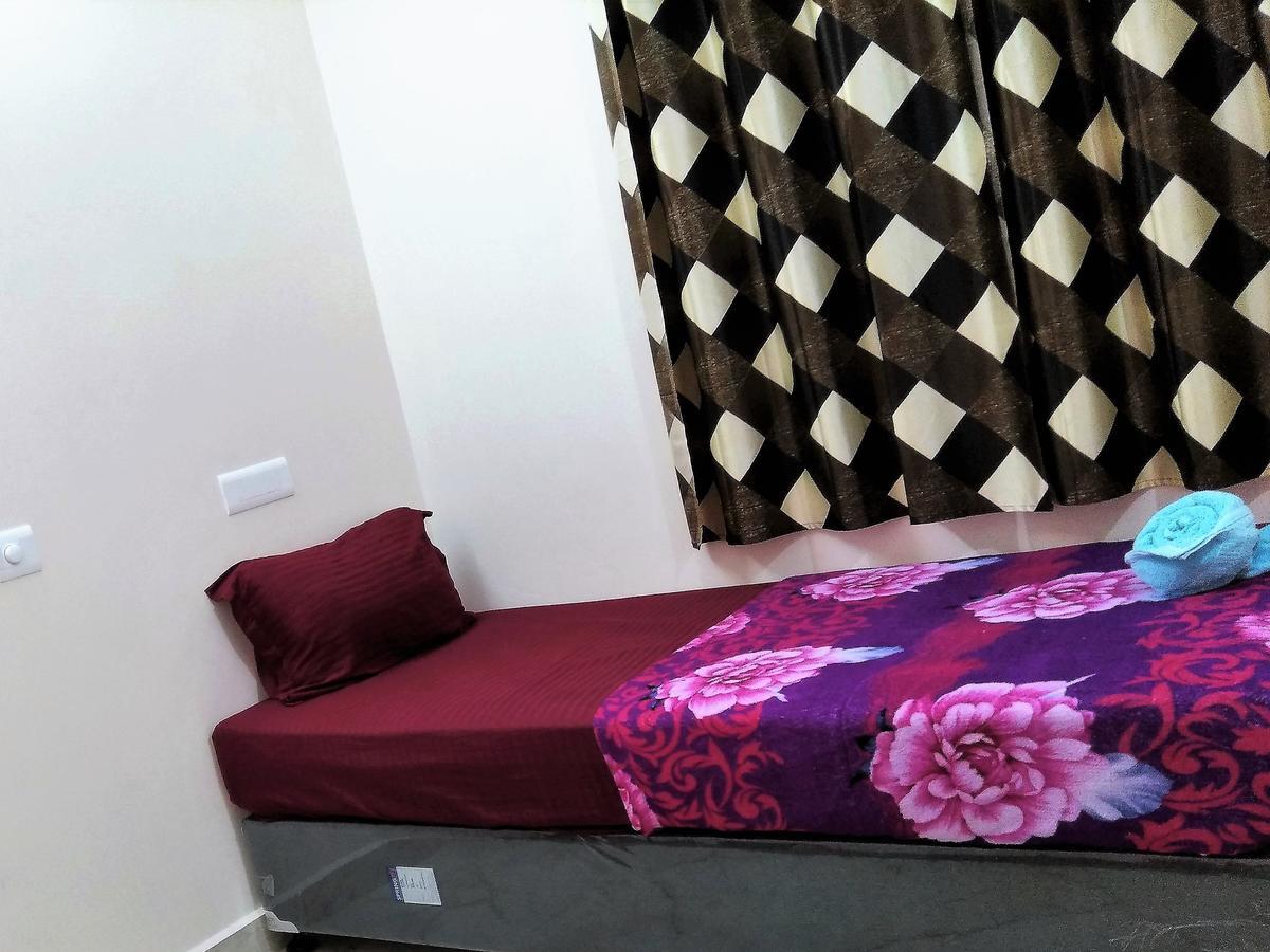 Krish Rooms And Stay شيناي المظهر الخارجي الصورة