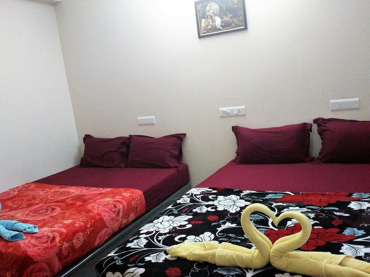 Krish Rooms And Stay شيناي المظهر الخارجي الصورة