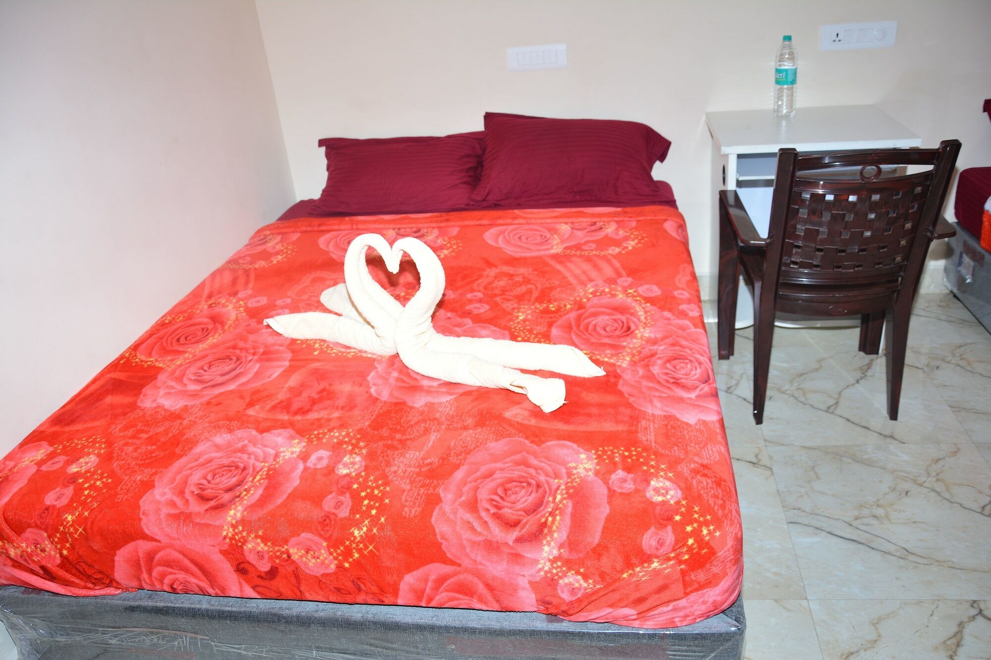 Krish Rooms And Stay شيناي المظهر الخارجي الصورة