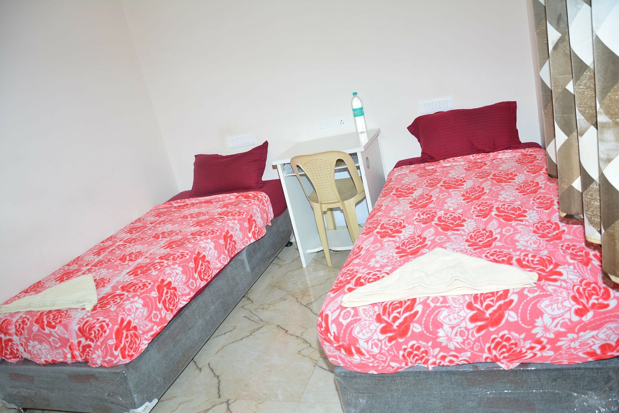 Krish Rooms And Stay شيناي المظهر الخارجي الصورة